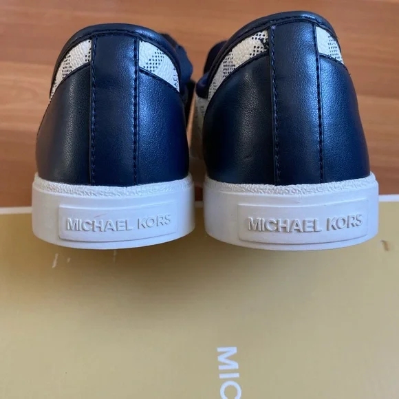 Michael Kors sneakers Size 7.5 - Picture 4 of 7